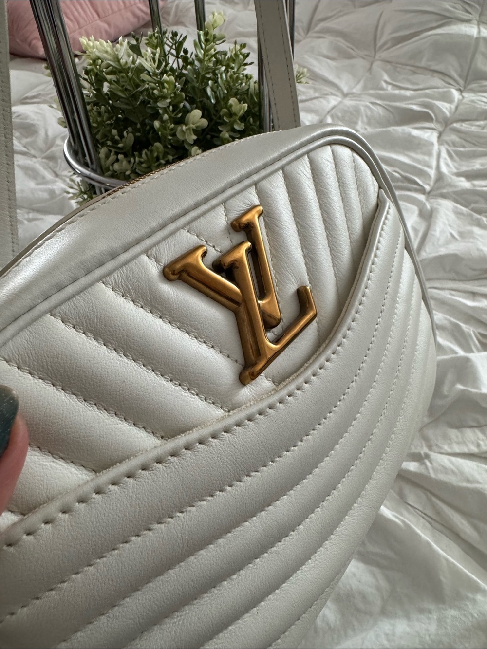 Louis Vuitton LV Wave White Quilted Crossbody with Gold LV Accent - Picture 5 of 11